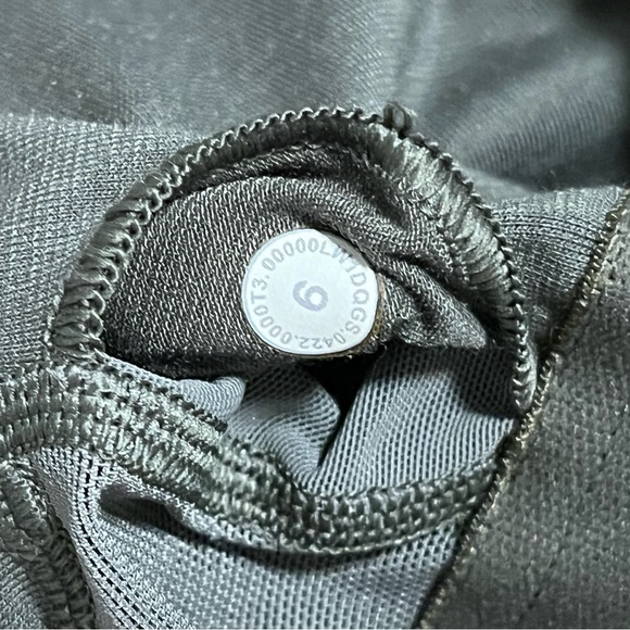 Lululemon Mesh Panelled Training Shelf Tank Top
Army Green - Picture 7 of 7